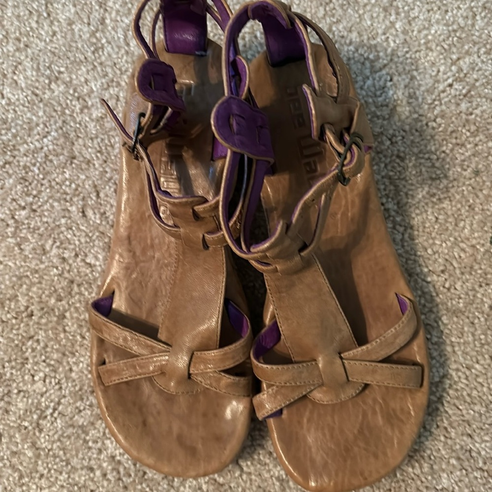 Gee Wawa sandals